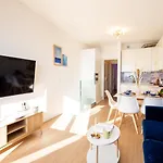 Infinity Blue - Sunny With The View Apartment *