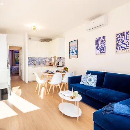 Infinity Blue - Sunny With The View Apartment *